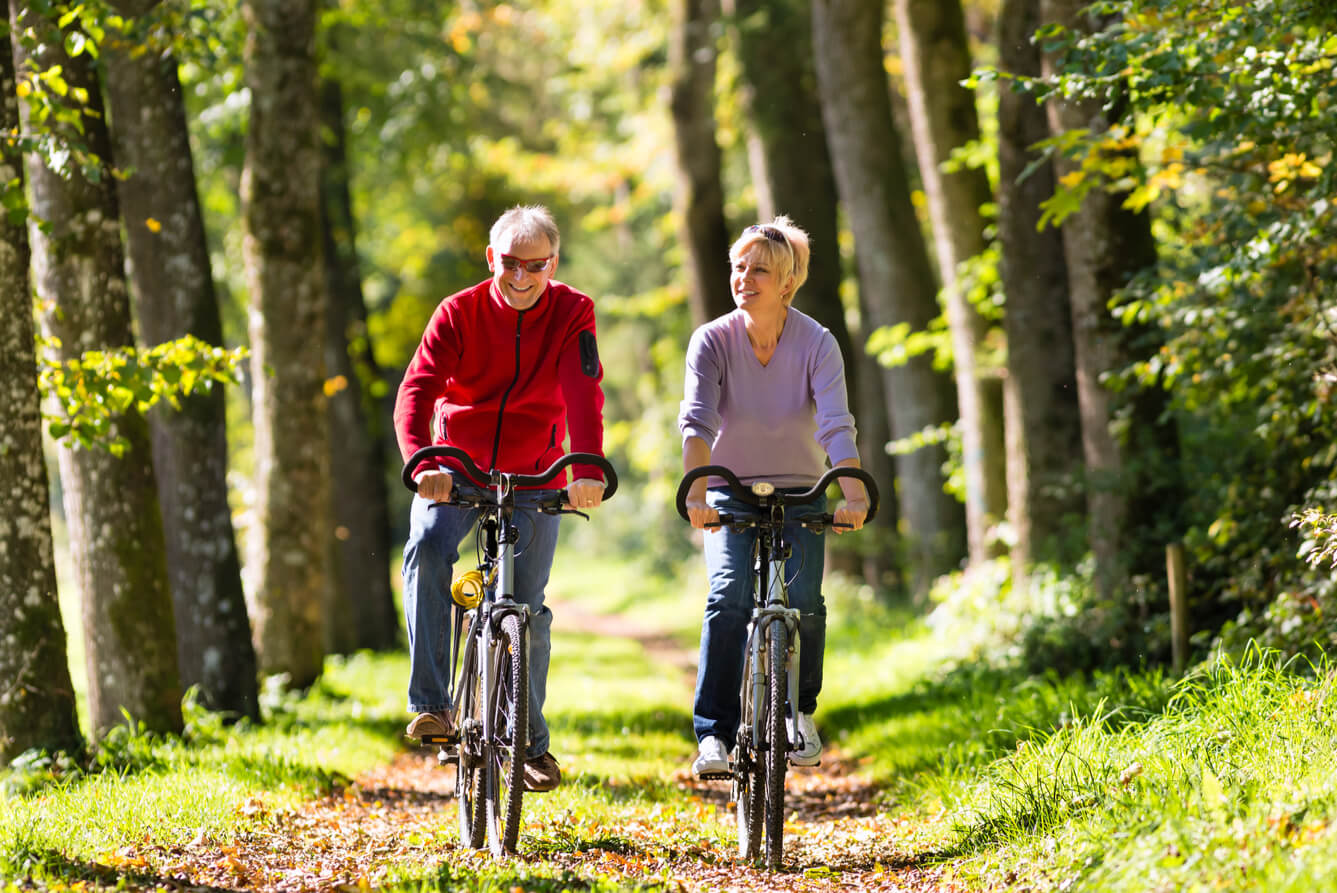 Rower dla seniora: Korzyści z jazdy na rowerze w późniejszym wieku.